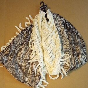 NFINITY Black and Cream Knit Scarf with Fringe